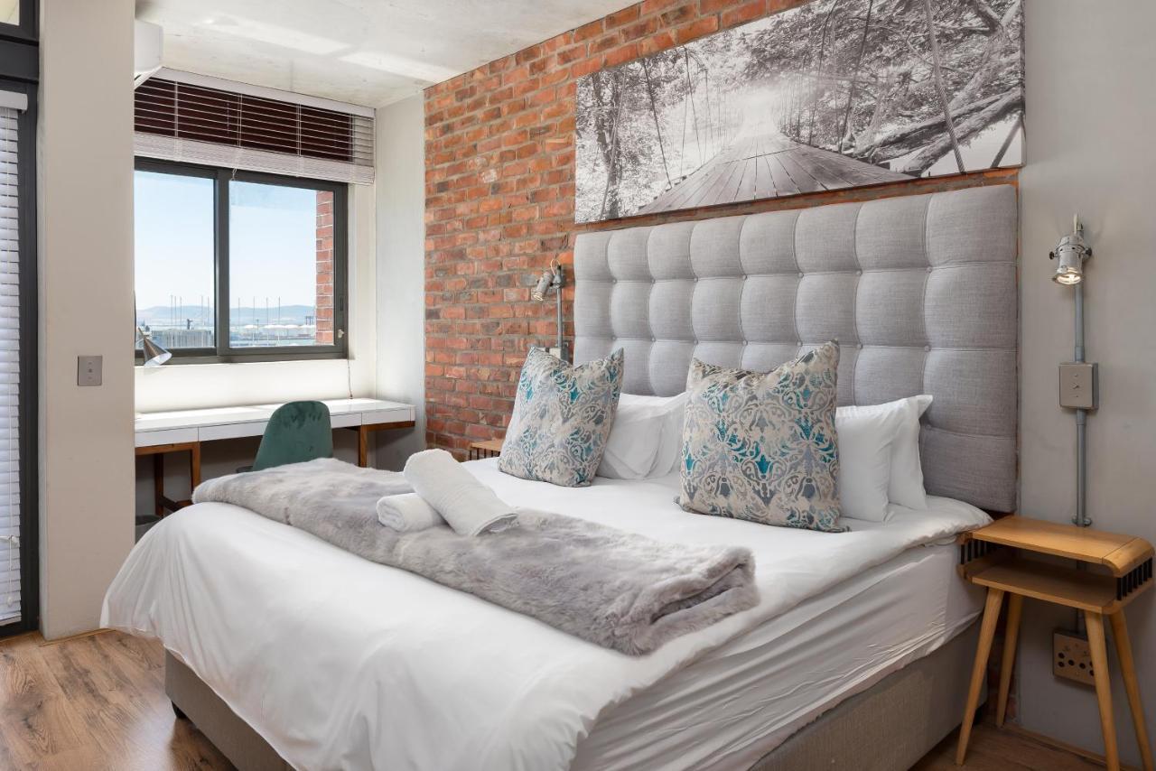 Metropolis Luxury Apartment