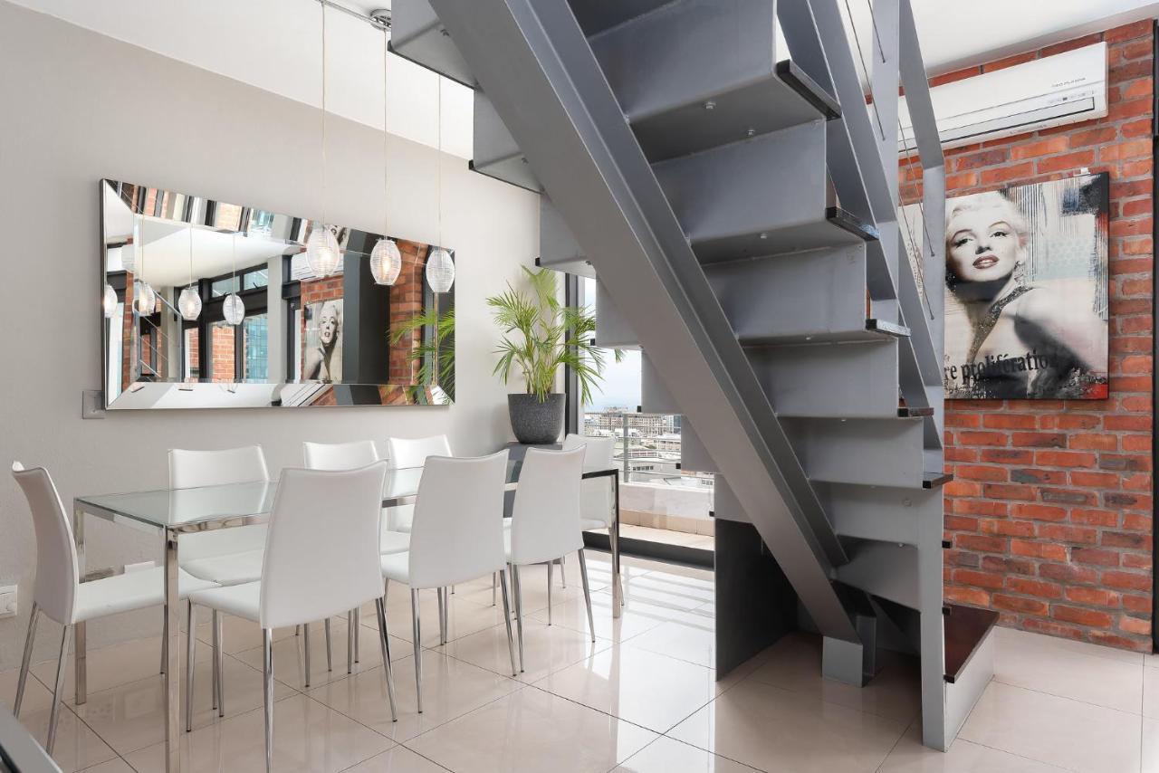 Metropolis Luxury Apartment