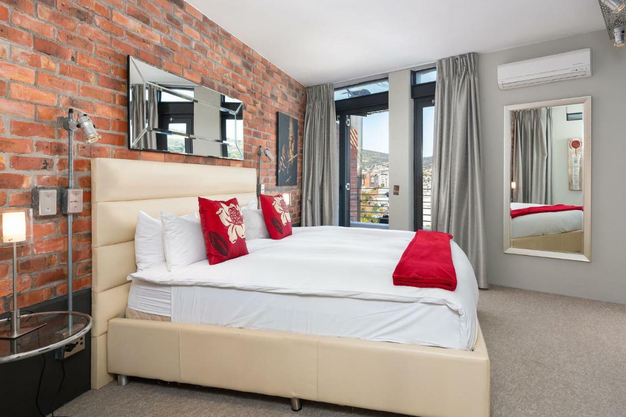 Metropolis Luxury Apartment